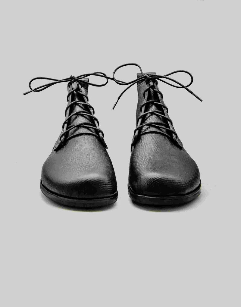 Barefoot Chukka Boots | Black English Oak Bark Tanned 'Bakers Russian' Calf Leather | Dainite British Soles
